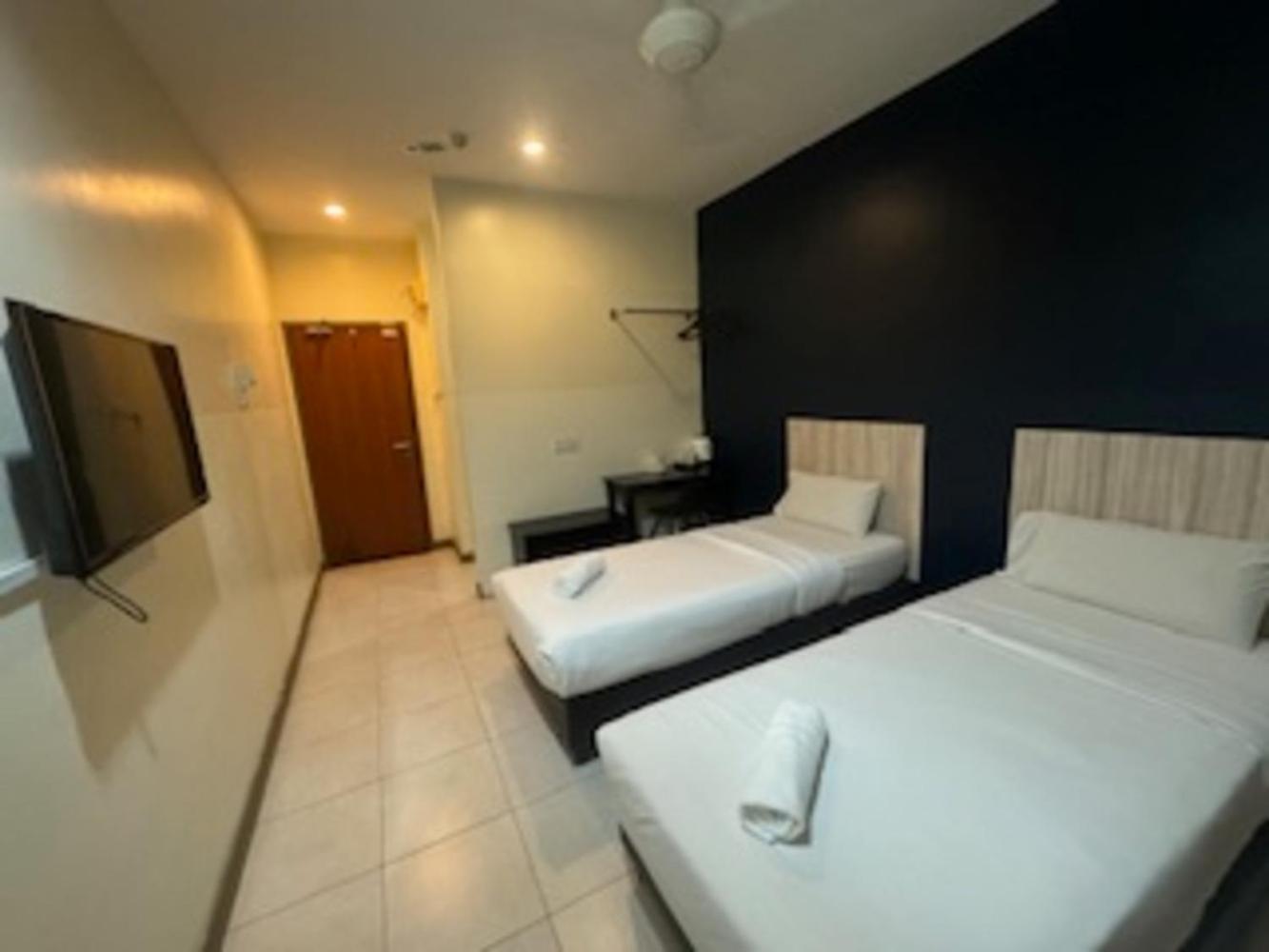 Alia Express Ferringhi Hotel Batu Ferringhi Exterior foto