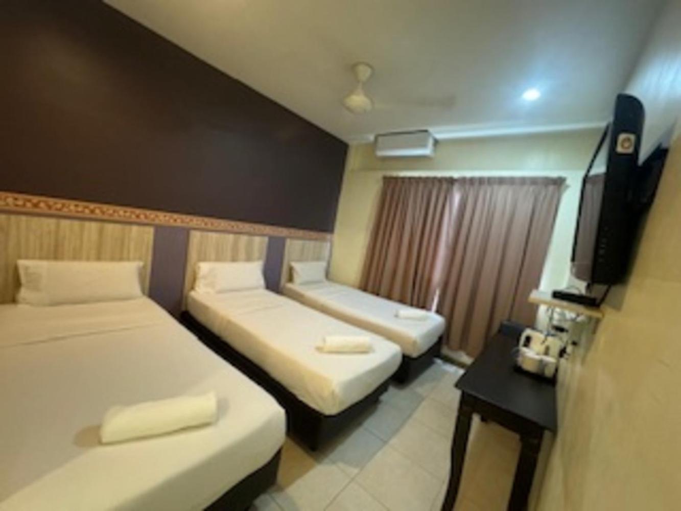 Alia Express Ferringhi Hotel Batu Ferringhi Exterior foto
